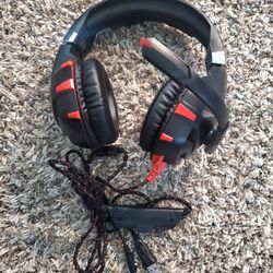 Run Mus K2 Pro Gaming Black & Red Gaming Headset
Working condition! 
Sanitized and cleaned! 