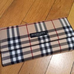 Burberry Wallet Female... Send Offer