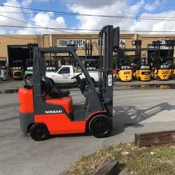 Forklift Nissan 5000 #  $9500
