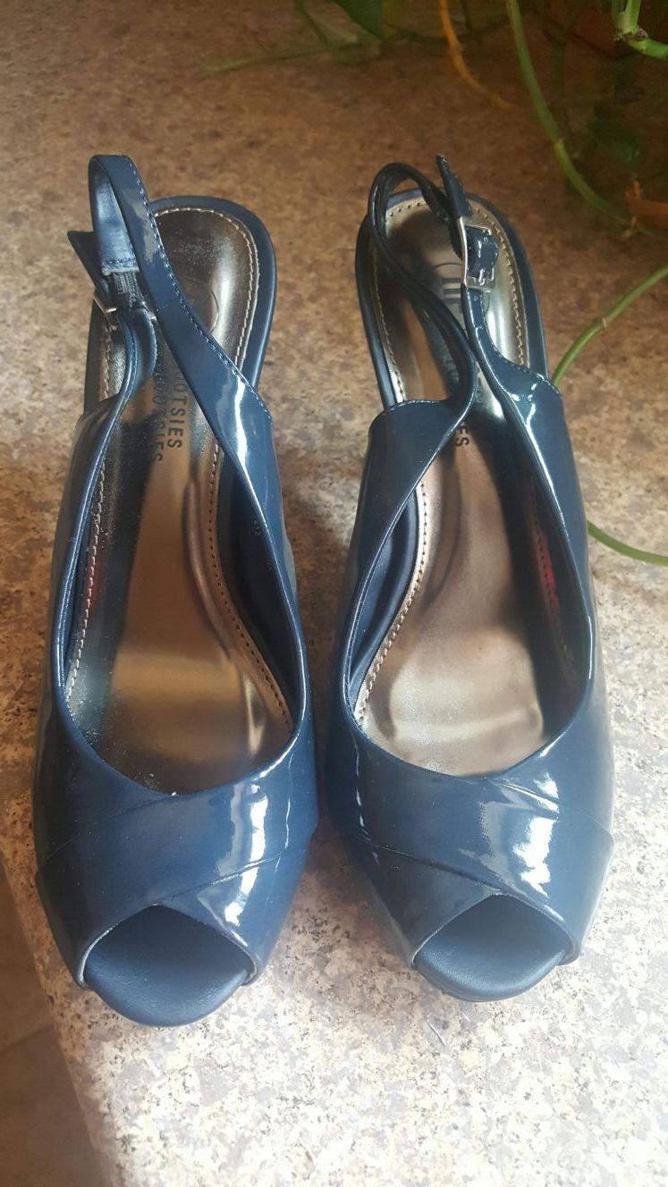 Zapatillas azules size 7. Usadas solo una vez