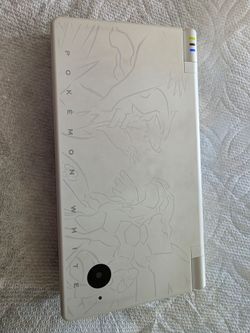 Nintendo DSi console Pokemon Reshiram & Zekrom White