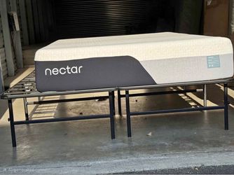 Like new Nectar Premier Queen Mattress