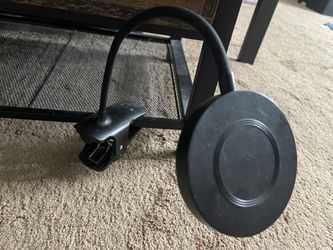 Reading light- yellow and white modes Various intensities of both modes. Flexible arm  Sturdy grip of the clip  Great quality of product  Lightly used