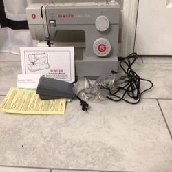 Singer Sewing Machine New Never Used 