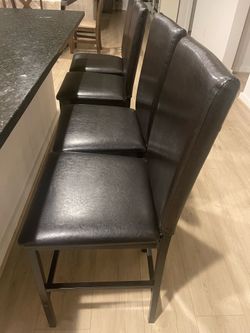 4 high chairs