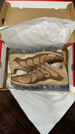 NEW NIKE VAPORMAX PLUS GOLD SIZE 11 MEN