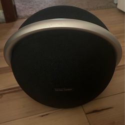 Onyx Studio 8 Bluetooth speaker