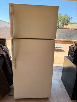 GE 17.6 Cu. Ft. Top-Freezer Refrigerator