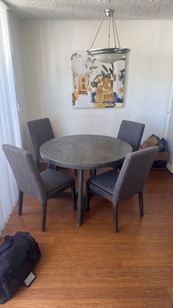 Modern Round Dining Table Set – 4 Chairs – Great Condition