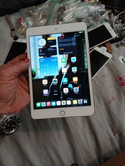 iPad Gen 4 64GB Unlocked