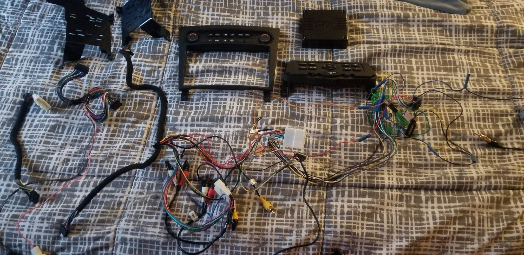 Infiniti g37 stereo install kit Double din. Metra 99-7625b