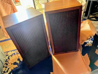 AR1-W speakers