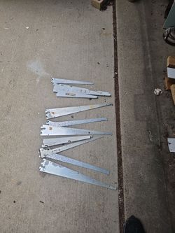 Metal shelf brackets
