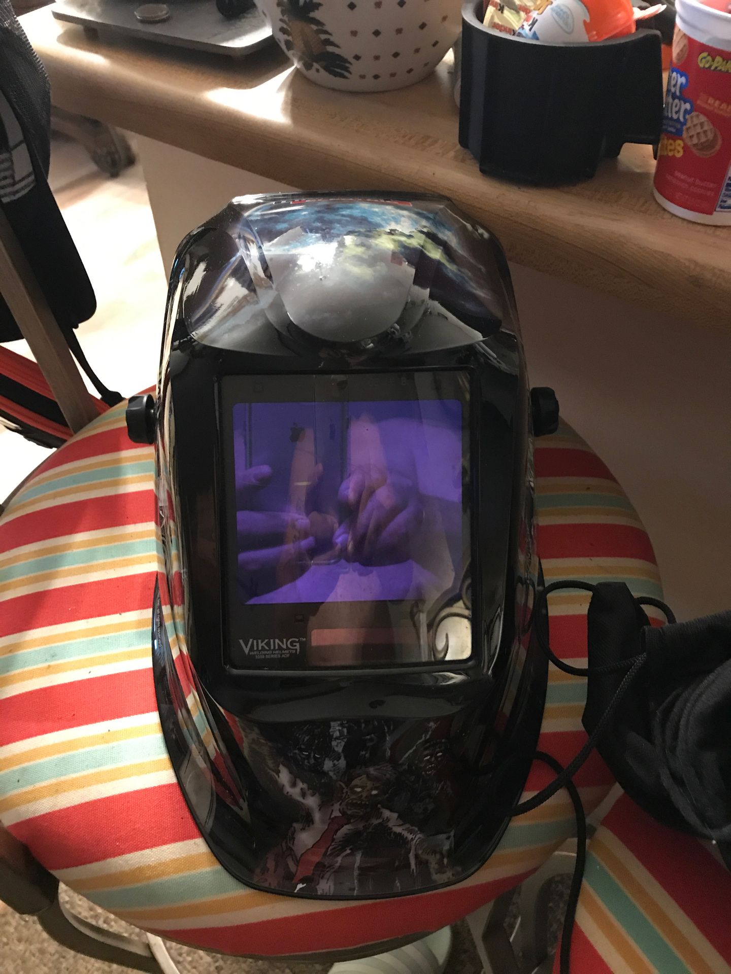 Lincoln Viking auto dark welding helmet, local pick up only , no shipping