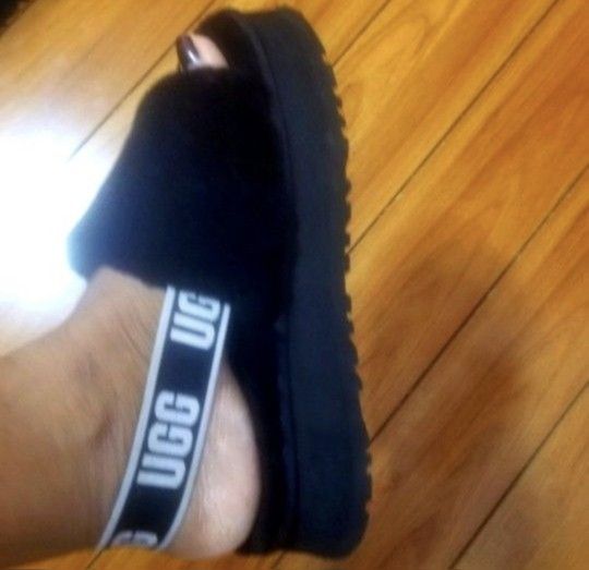 UGG DISCO SLIDES SIZE 9