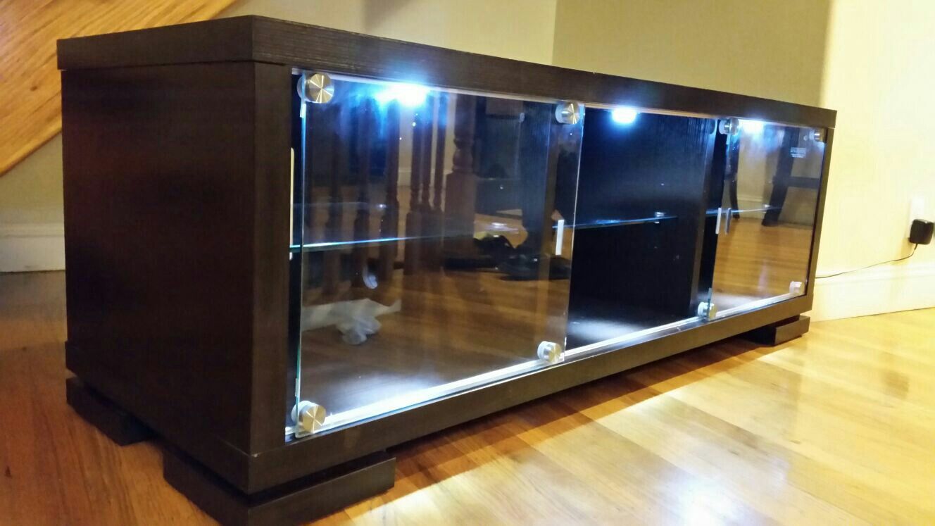 Laurier TV stand like brand new (with LED lights)