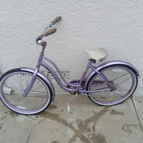 Girls 24" Schwinn Legacy Beach Cruiser