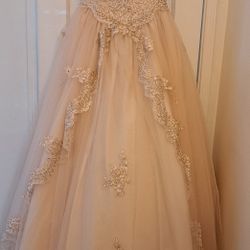 Vestido De Quinceañera Size XS Color Champagne,  Incluido El Ramo Y La Crinolina O Faldilla