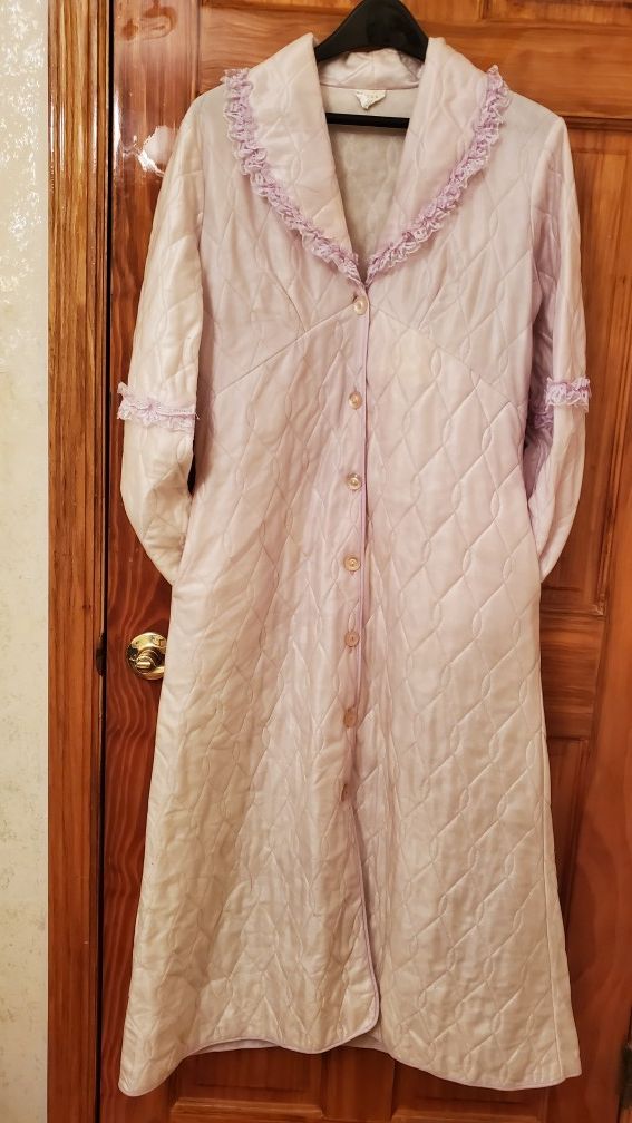 Pascani Hosecoat robe gown home dress Vintage Lilac Quilted Embroidered Shawl collar Back belt dress Long sleeves Full length S Made in Romania