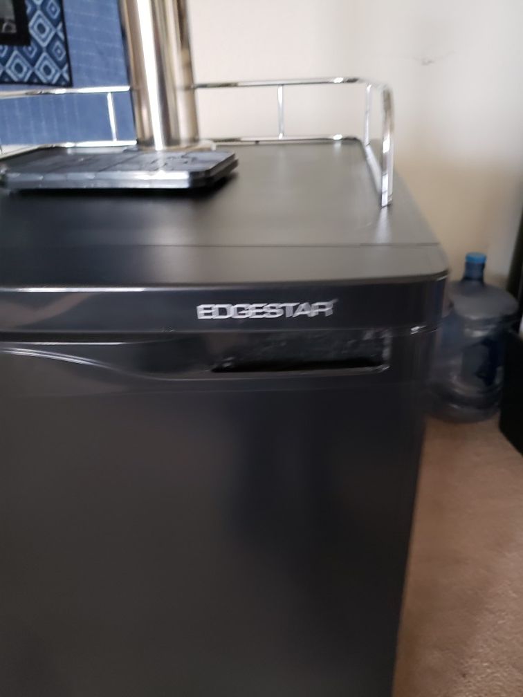 Edgestar kc2000 full size kegerator and keg beer cooler