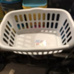 Sterilite laundry basket, new, (read Description)