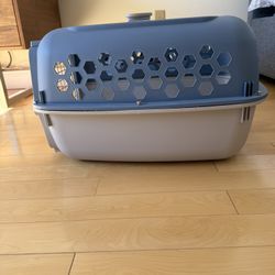 2 x Vibrant Life Blue 24 inch Double Door Plastic Kennel For Dogs And Cats Up To 20 Lbs