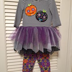 COSTUME 