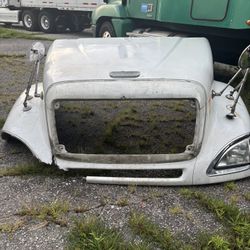 Used Frightliner Columbia 120 Hood