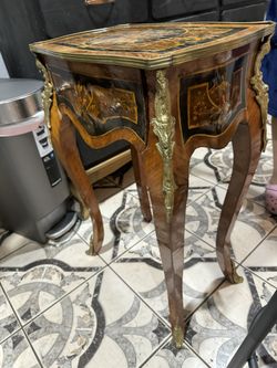 Victorian Inlaid King wood Table