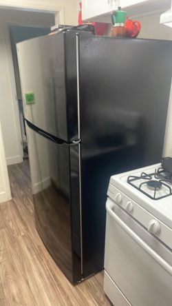 LG 20 cu. ft. Top Freezer Refrigerator