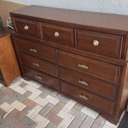 Big 9 Drawer Dresser And Nightstand READ DESCRIPTION