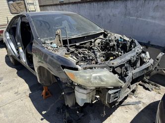 2011 Toyota Camry SE PART OUT