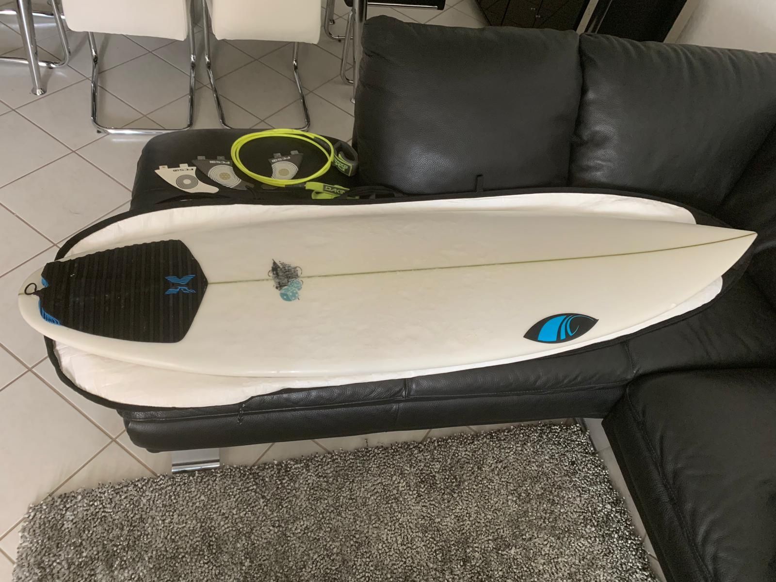Surfboard for sale !!! surfboard Sharpeye 6-2 great condition only owner .. leash included I am not surfing anymore ..