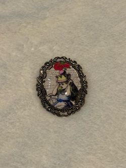 Alice in Wonderland brooch 🐰