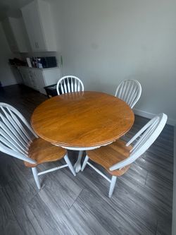 Round Table 4 chairs