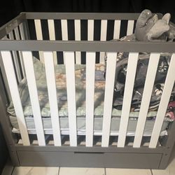 Mini Crib With Mattres