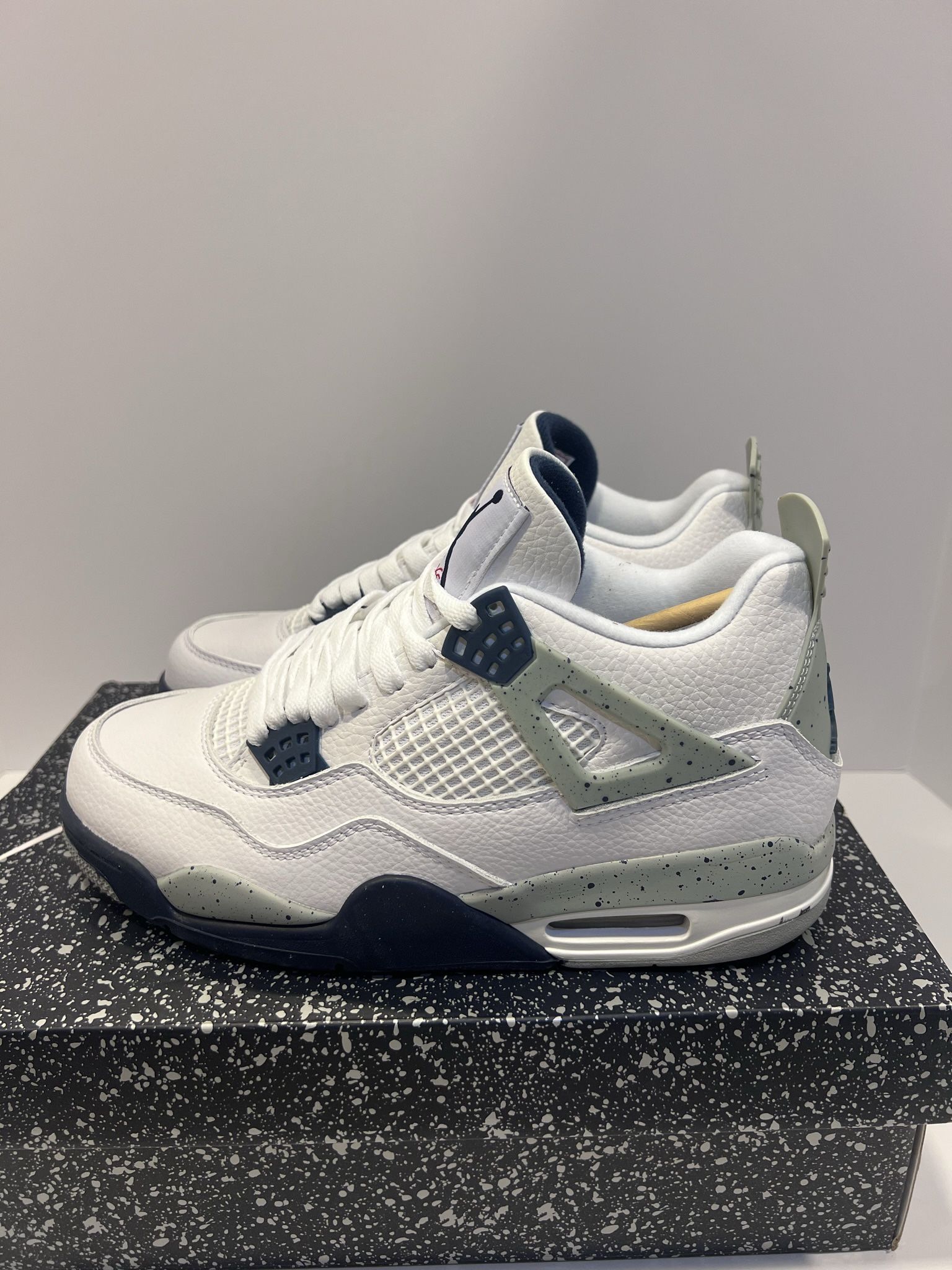 Midnight Navy Jordan 4