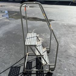 3 Step Tilt And Roll Rolling Heavy Duty Ladder