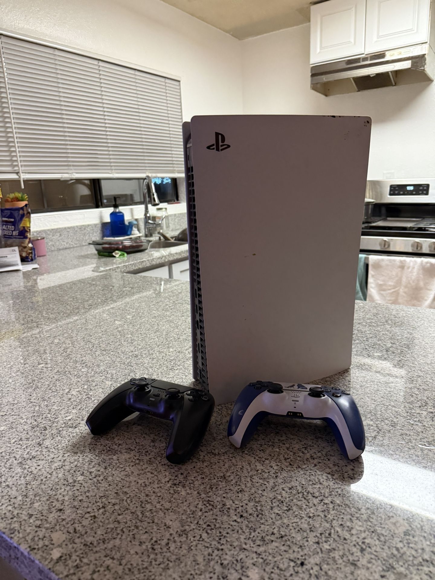Ps5 (Used, 2 controller)