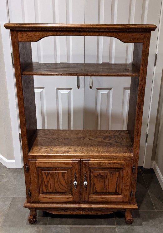 Sophisticated Oak Shelf/Display Case