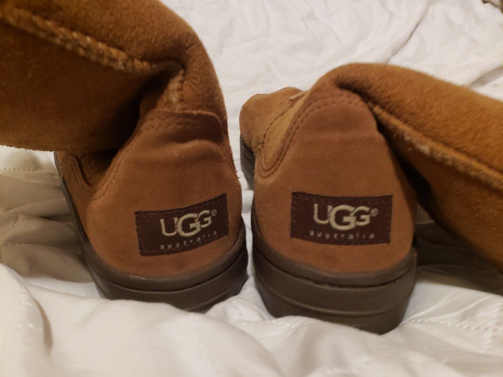 UGGS WOMEN BOOTS size 8