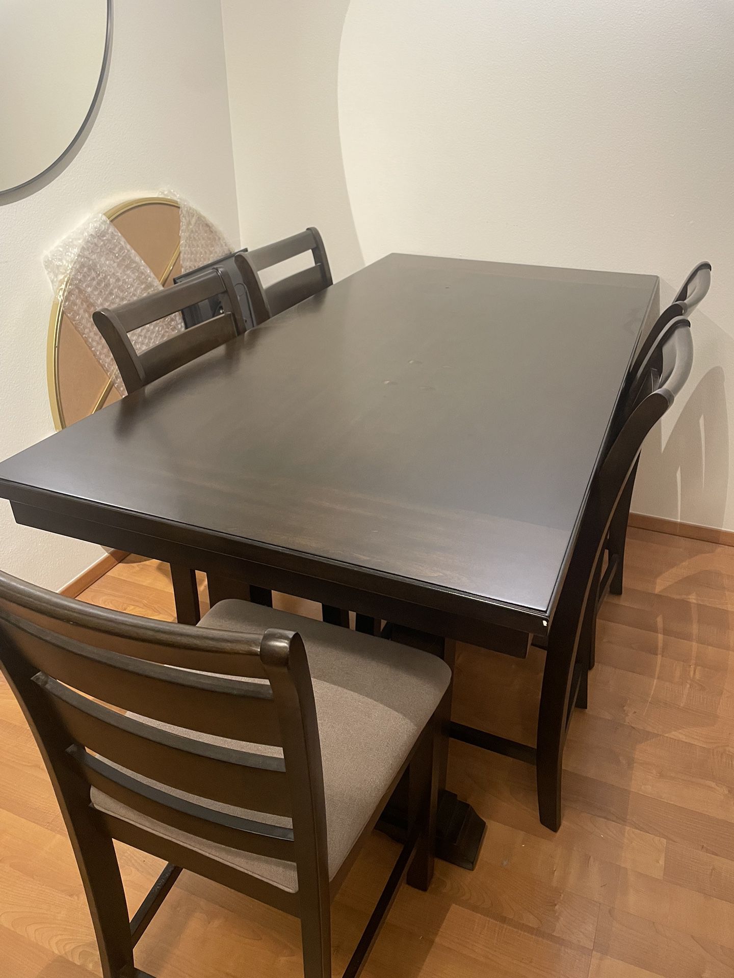 High top table and chairs (6 seats included)