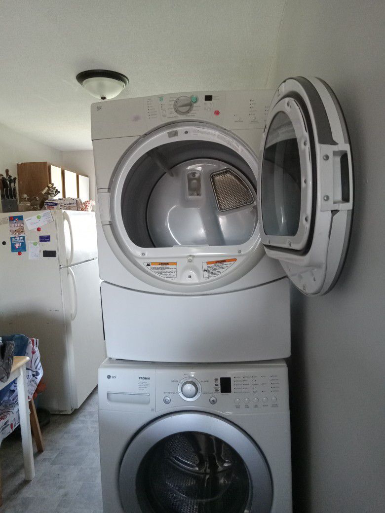LG WASHER AND DRYER STACK