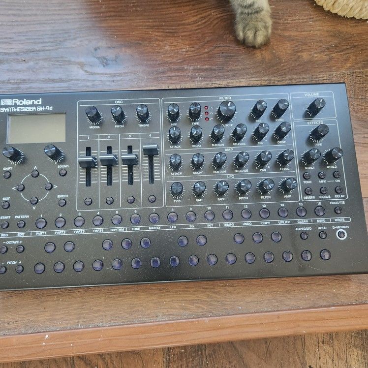 Roland Sh4d Keyboard Synth Drum Machine