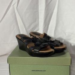 Clarks Artisan Open-Top Sandals with Bow Detail – Brown Cushioned Sole