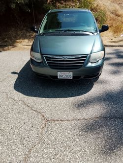 Chrysler Town & Country Minivan