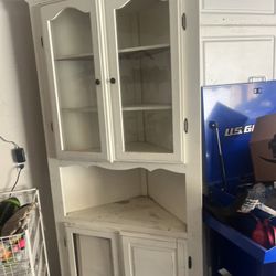 Corner Hutch 