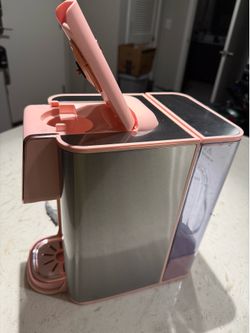 Coffee maker / pods and ground coffee