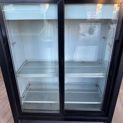 Commercial True 2 Glass Door Refrigerator 