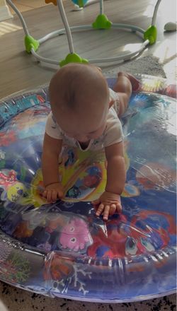 Tummy time water mat
